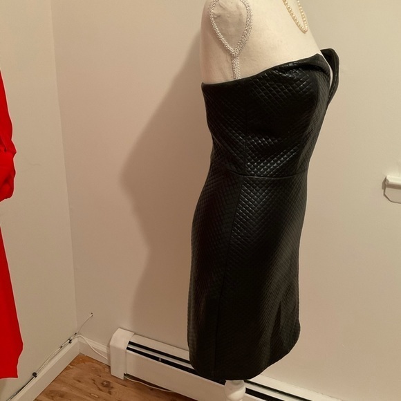 Faux leather sleeveless dress - Picture 2 of 4
